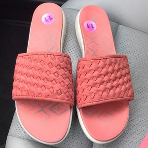 BEARPAW/ SIZE 11slide inshoes/CORAL COLOR